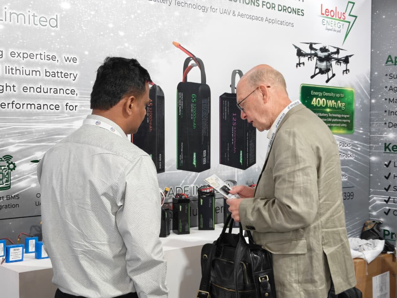 International visitor with Leolus Energy drone battery at DEFTECH 2026